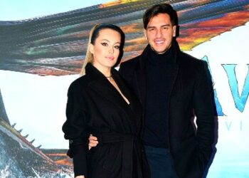 Sophie Codegoni incinta e Alessandro Basciano sul red carpet, i futuri genitori non contengono la gioia: foto