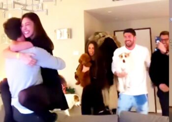 Belen Rodriguez e Stefano De Martino abbracciati festeggiano l'Argentina campione del mondo con il resto della famiglia: guarda