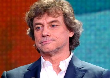 Alberto Angela commosso ricorda il padre in tv: ''Prima di morire è riuscito a farlo. Erano anni che glielo dicevamo''