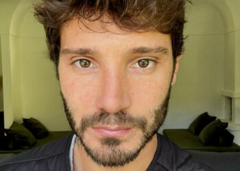 Stefano De Martino confessa a che età ha perso la verginità