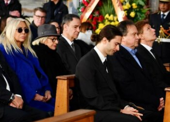 Da Mara Venier ai figli fino all'ex marito ''ripudiato'': tutte le foto del funerale di Gina Lollobrigida