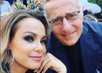 Sonia Bruganelli svela quanto guadagna e confida: ''Spendo i soldi di Paolo e i miei li accumulo''