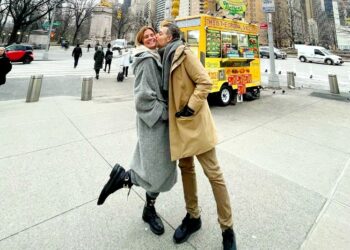 Daniele Bossari e Filippa Lagerback a New York con la figlia