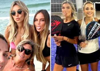 Noemi Bocchi, a Dubai con Totti, si mette in posa con le altre wag: foto