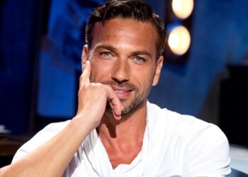 Costantino Vitagliano ricorda gli anni d'oro: ''Milioni l'anno solo con ospitate nei locali, uscivo con DiCaprio e Beyonce''