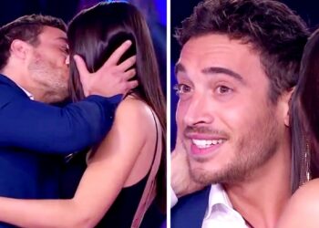 Antonino Spinalbese, eliminato dal GF Vip, ritrova Ginevra Lamborghini: il lungo bacio sulle labbra dei due in studio