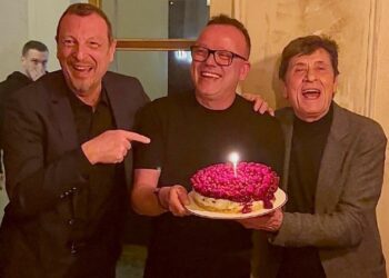 Gigi D'Alessio festeggia il compleanno con Amadeus e Morandi