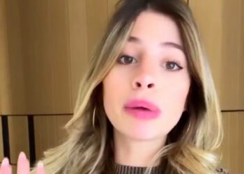 Chiara Nasti critica le donne che non tornano con la pancia piatta dopo il parto