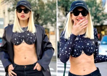 Clizia Incorvaia mostra la pancia ed esulta: ''Finalmente mi si vedono gli addominali dopo la nascita di mio figlio''