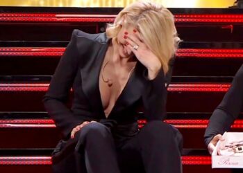 Michelle Hunziker presa in giro in tv per il flirt con il medico ex gieffino: ''Ti ha vista nuda più lui che tuo marito?''