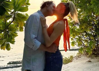 Eleonora Pedron e Fabio Troiano ai tropici con i figli di lei: vacanza romantica da famiglia allargata, foto