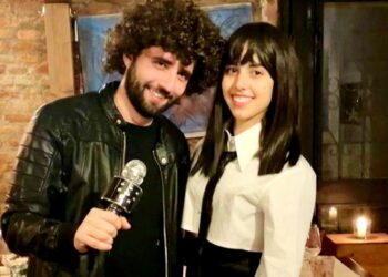 Jolanda Renga stupisce a Carnevale: si traveste da mamma Ambra Angiolini, il fidanzato invece diventa suo padre Francesco Renga