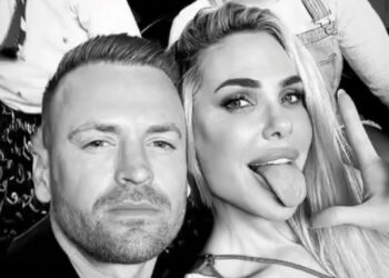 Ilary Blasi e il fidanzato Bastian ormai inseparabili a Roma, tra concerti e pranzi in famiglia al mare: foto