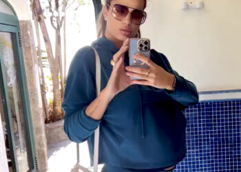 La showgirl Natalia Mesa Bush incinta del suo primo figlio a 38 anni: ecco di quanti mesi è e chi è il padre del bebè