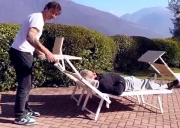 Stefano De Martino scherza con il suocero Gustavo Rodriguez