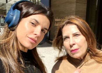 Elisabetta Canalis dopo la notizia del divorzio dal marito si fa vedere a Los Angeles con la mamma Bruna: foto