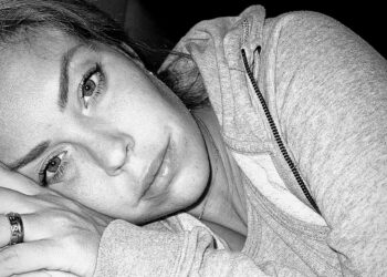 Costanza Caracciolo e il cruccio per le figlie vicine d’età: ''Spero mi perdoneranno o dimenticheranno''