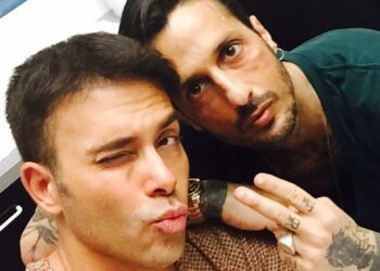 Fabrizio Corona conferma i rapporti intimi con Giacomo Urtis? ''Gli assaggi li ho dati a chiunque, vestito da donna lui non sembra un uomo''