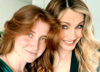 La figlia di Lorella Cuccarini, Chiara Capitta, fa coming out? Ecco quel che ha scritto