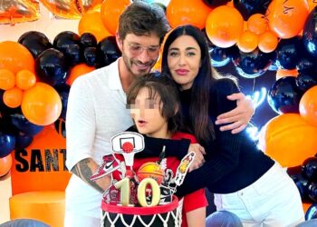 Belen Rodriguez e Stefano De Martino festeggiano i 10 anni di Santiago a Napoli