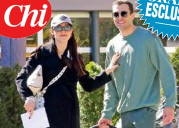 Finalmente a casa: Aurora Ramazzotti è tornata a Milano col figlio neonato Cesare. Le foto