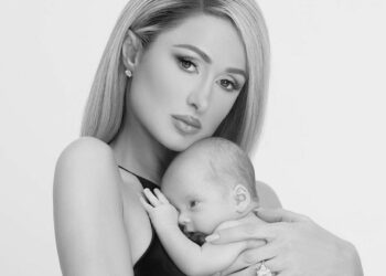 Paris Hilton pubblica le prime foto insieme al figlio nato da madre surrogata