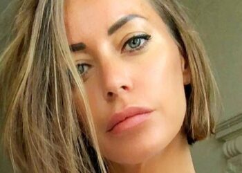 ''I più ricchi, i più tirchi, i più perversi'': l’attacco ai preti di Karina Cascella è pesantissimo