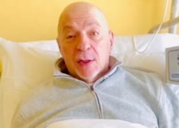 Mauro Coruzzi, ovvero Platinette, non parla più come prima dopo l'ictus: il video dall’ospedale
