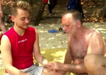 Alessandro Cecchi Paone litiga col fidanzato Simone Antolini all'Isola: ''Trovatene un altro!''