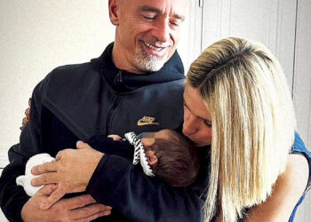 Michelle Hunziker ed Eros Ramazzotti nonni felici col piccolo Cesare: foto