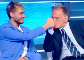 Il fidanzato di Cecchi Paone rivela tutto sulla figlia: chi è la madre arrivata dalla Romania, gli accordi sull'affidamento e la nuova vita a tre con Alessandro