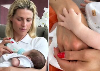 Michelle Hunziker dà il biberon al nipotino Cesare