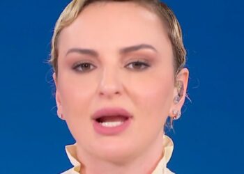 Arisa fan di Giorgia Meloni per ottenere programmi Rai? La difesa a ‘Domenica In’