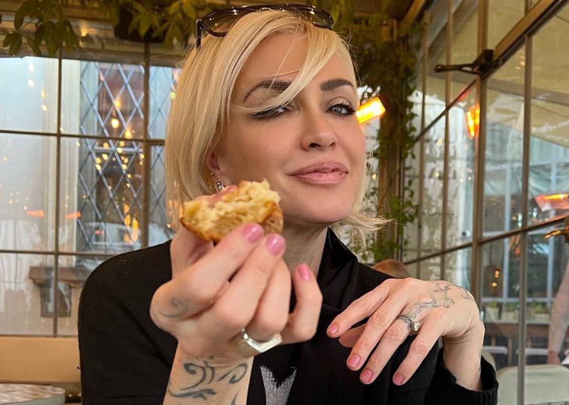 Menopausa anticipata, libido e oggetti per il piacere intimo: Paola Barale parla di tutto nella nuova intervista