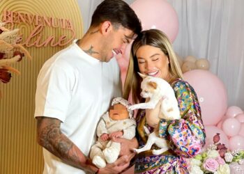 Sophie Codegoni e Alex Basciano tornano a casa con la figlia neonata, festa di benvenuto per Céline Blue: foto