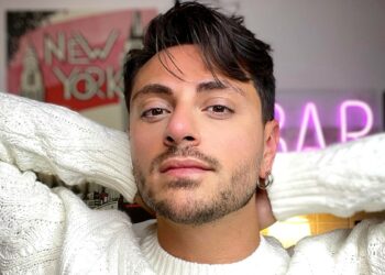 Famoso vincitore di 'Amici' e concorrente di Sanremo rivela: ''Sono gay''