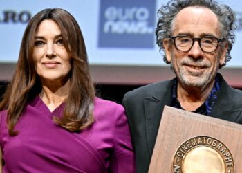 ''Lo amo'': Monica Bellucci ufficializza il fidanzamento con il regista Tim Burton