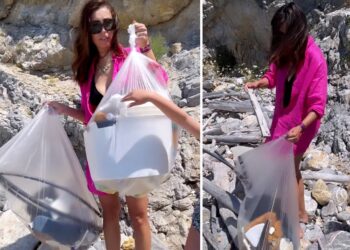 Caterina Balivo ripulisce la spiaggia dai rifiuti insieme alla famiglia