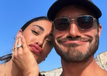 Belen Rodriguez e Stefano De Martino in vacanza alle Isole Pontine
