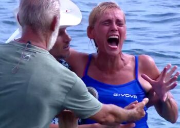 Paura all'Isola dei Famosi: Alessandra Drusian dei Jalisse rischia di annegare per un attacco di panico