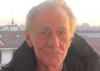 Roberto Vecchioni parla della recente morte del figlio 36enne: ''Era bipolare, il mio successo forse aumentava le sue insicurezze''