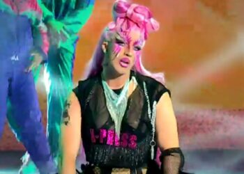 Paolo Ciavarro nei panni di una drag queen in tv