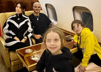 Wanda Nara e Mauro Icardi tornano in Europa dall'Argentina col costosissimo jet privato extra lusso