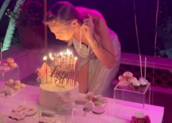 L'ex velina Irene Cioni festeggia i 30 anni in Costa Azzurra