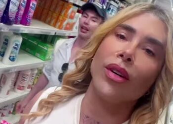 Giacomo Urtis e il Ken Umano fanno la spesa insieme a Porto Cervo