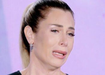 ''Vedo che Michele non è migliorato, la mia vita un incubo'': Paola Caruso piange disperata in tv per la malattia del figlio