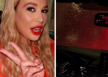 Clizia Incorvaia con il look 'Cappuccetto rosso' alla Milano Fashion Week