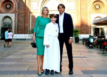Simone Inzaghi e Gaia Lucariello festeggiano la prima comunione del figlio Lorenzo
