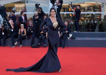 Elisabetta Gregoraci sul red carpet a Venezia 80