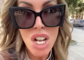 Guendalina Canessa impazzisce e inizia a urlare in Piazza Duomo a Milano: ''Voi e i vostri genitori siete delle me**e!''